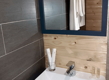 Bathroom of Standard Twin Room - ALaska Resort