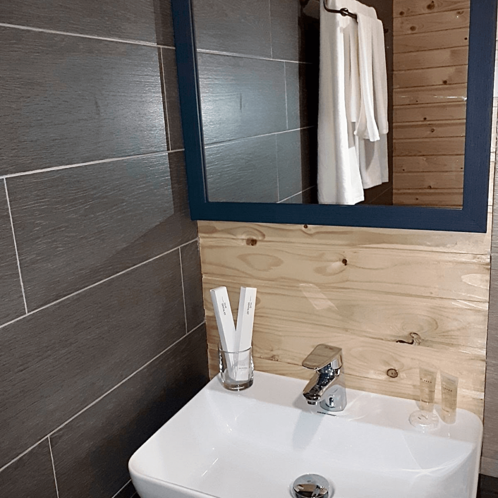 Bathroom of Standard Twin Room - ALaska Resort