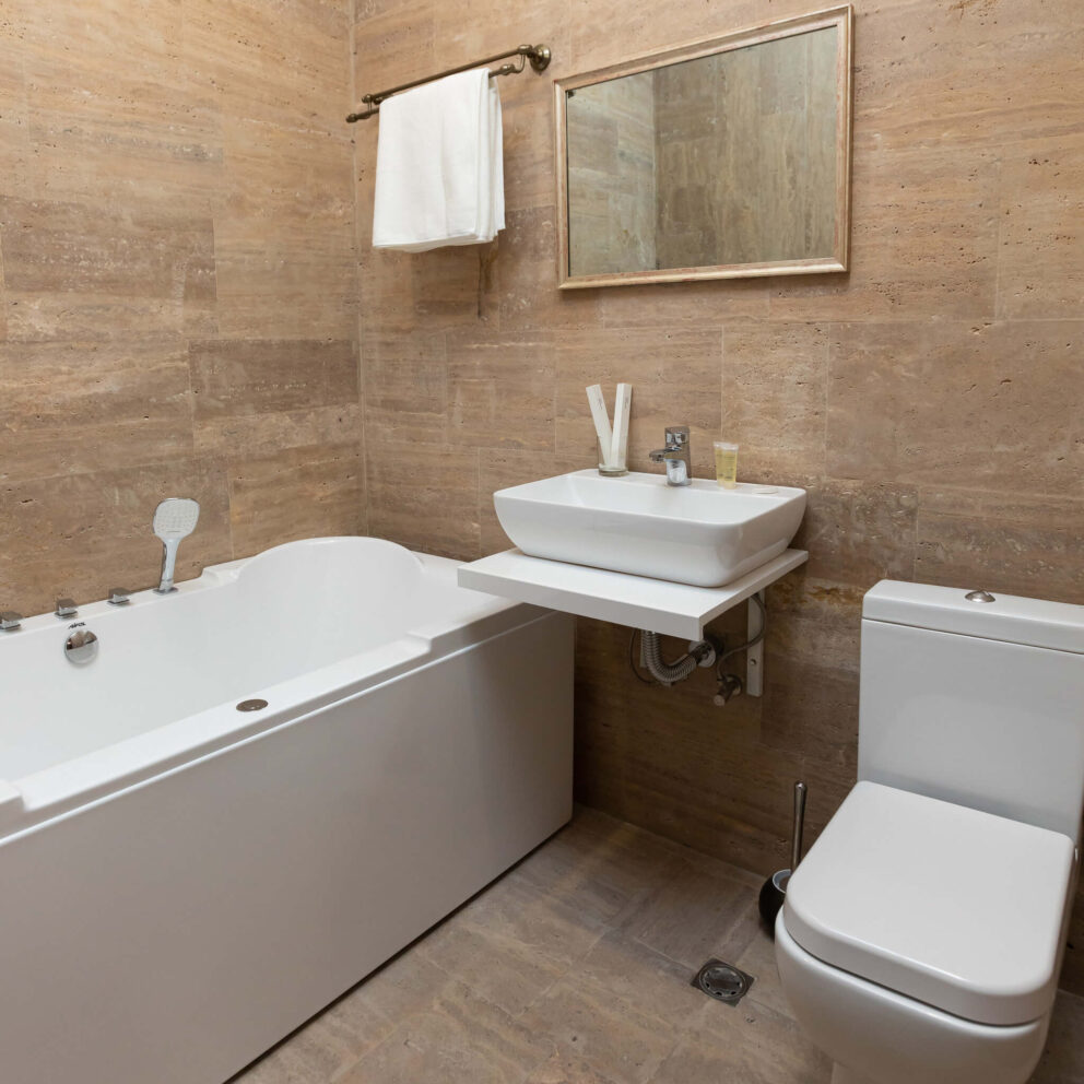 Jetted bathtub - superior room