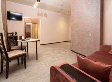 sitting area in superior room